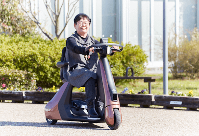 “歩く”をアシストする　トヨタ　C+walk S